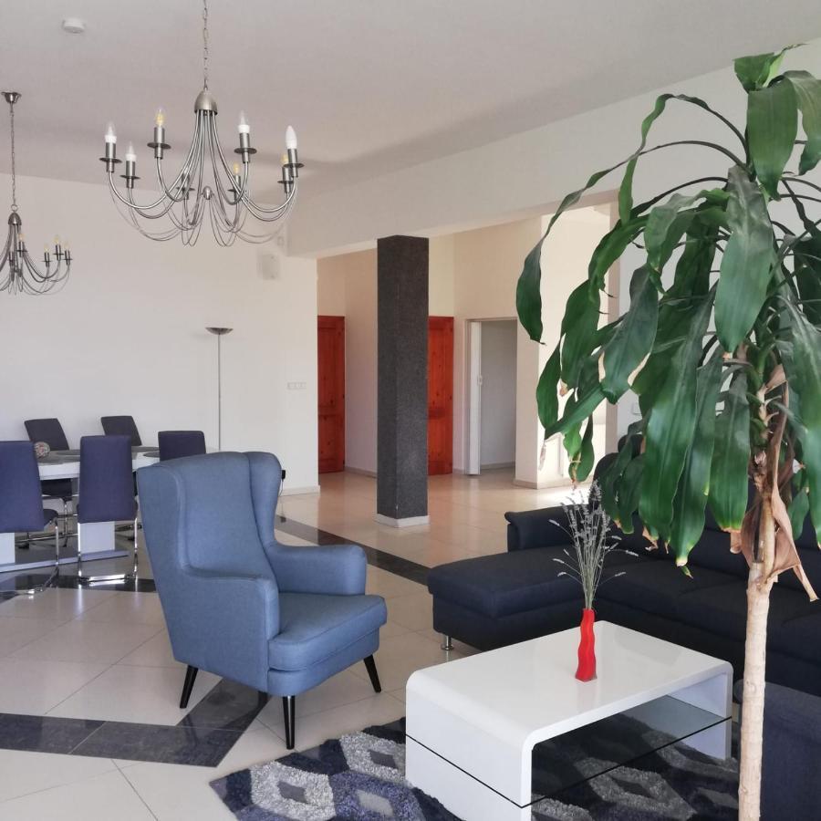 Отель Rezident Consult S.R.O. Братислава Экстерьер фото